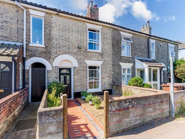 2 bedroom terraced house for sale