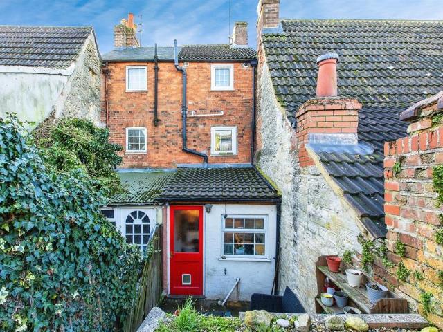2 bedroom terraced house for sale