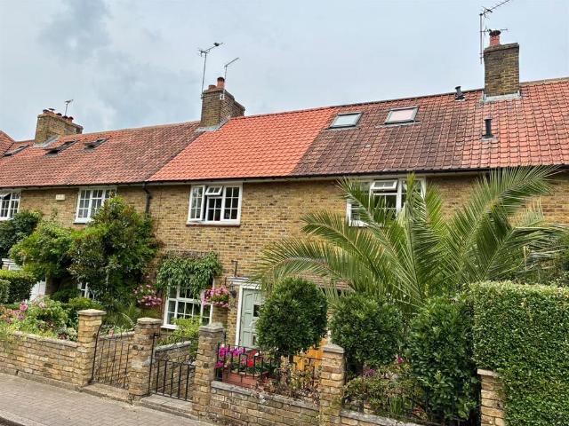 2 bedroom terraced house for sale