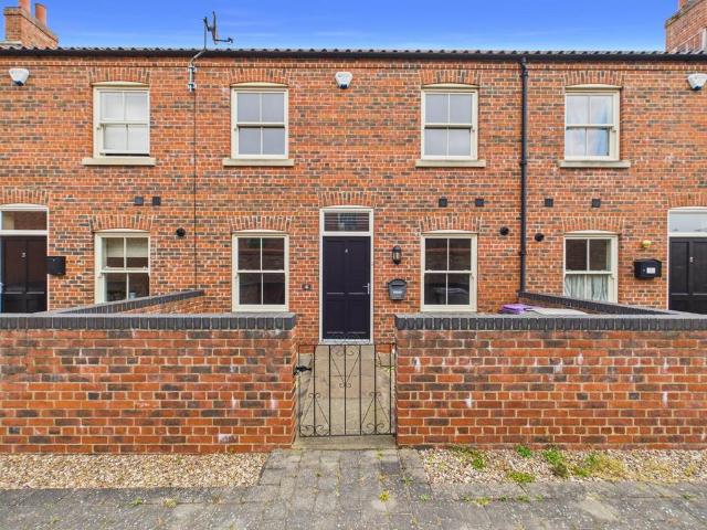 2 bedroom terraced house for sale