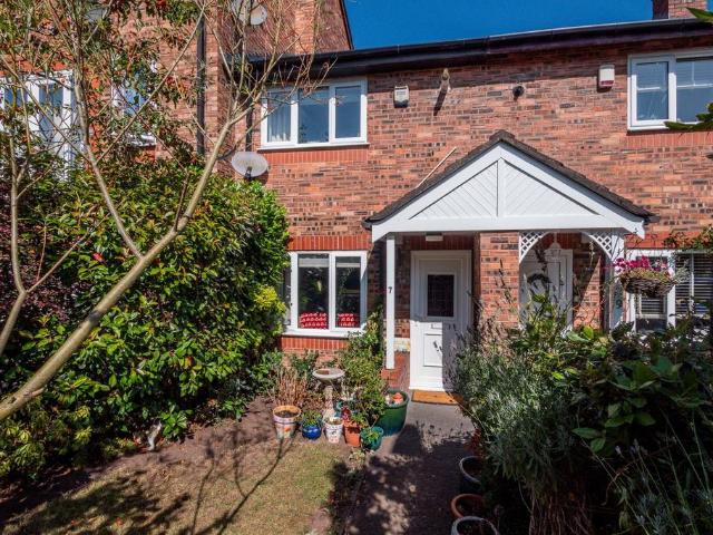 2 bedroom terraced house for sale