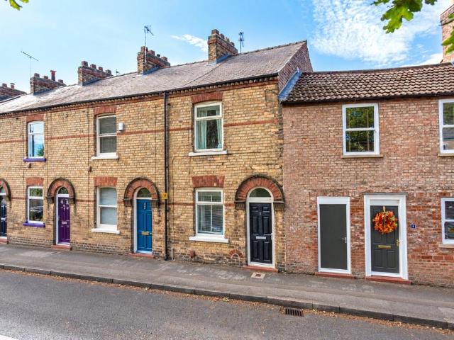 2 bedroom terraced house for sale