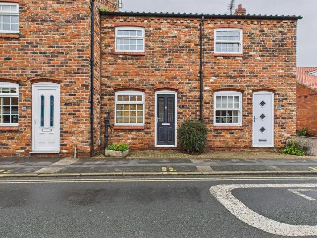 2 bedroom terraced house for sale