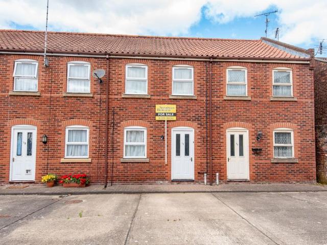 2 bedroom terraced house for sale