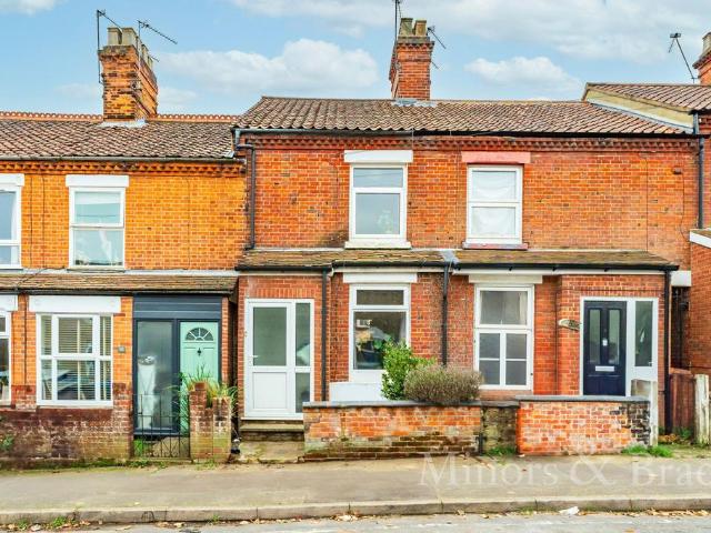 2 bedroom terraced house for sale