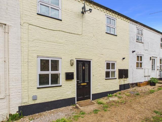 2 bedroom terraced house for sale