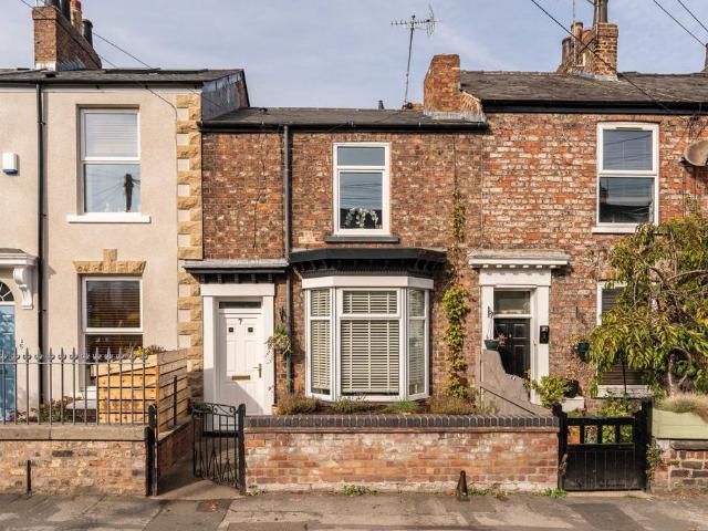 2 bedroom terraced house for sale