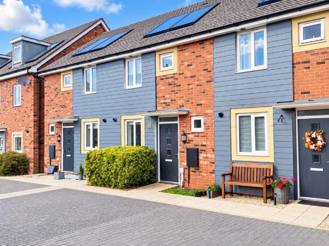 2 bedroom terraced house for sale