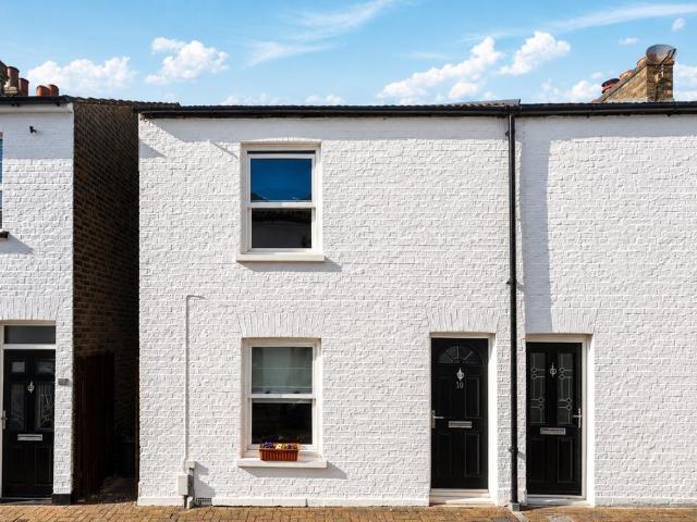 2 bedroom terraced house for sale
