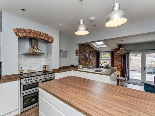 2 bedroom terraced house for sale