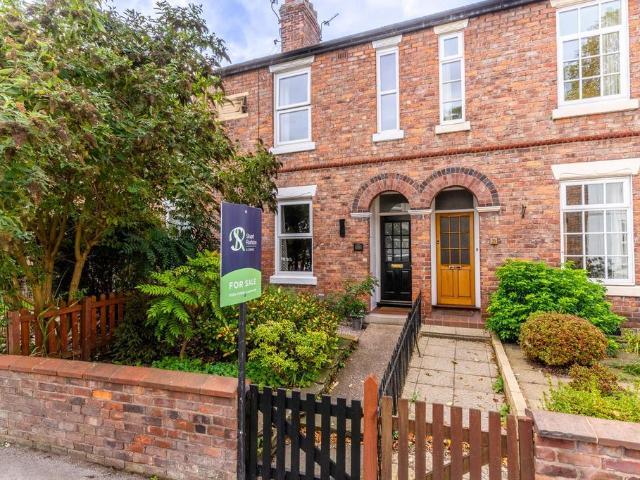 2 bedroom terraced house for sale