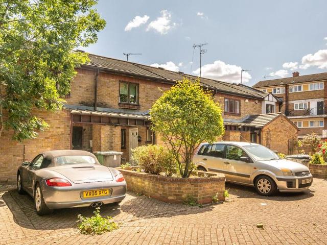 2 bedroom terraced house for sale