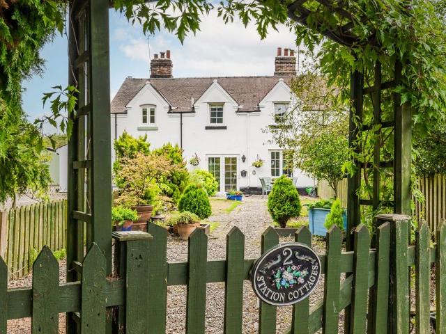 2 bedroom terraced house for sale