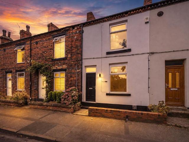2 bedroom terraced house for sale