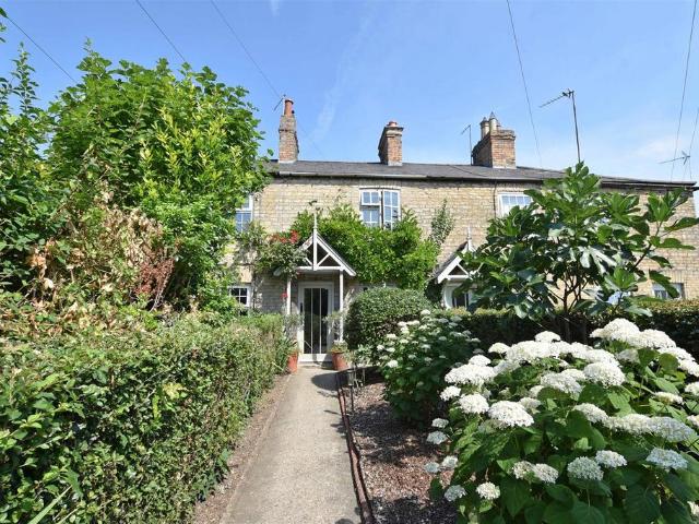 2 bedroom terraced house for sale
