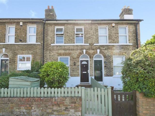 2 bedroom terraced house for sale