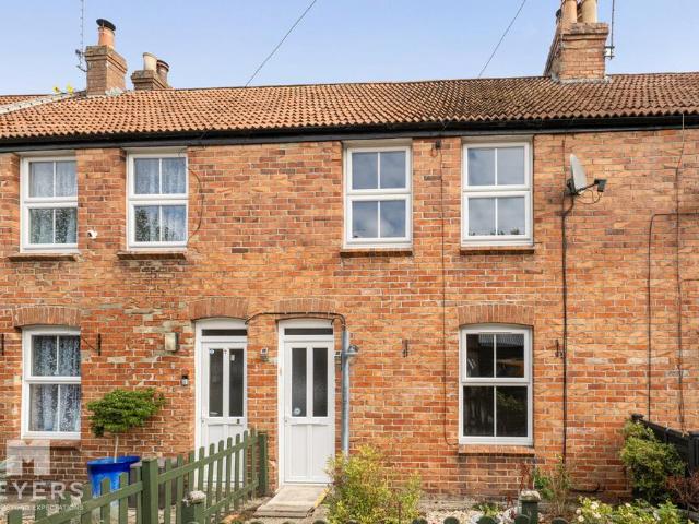 2 bedroom terraced house for sale