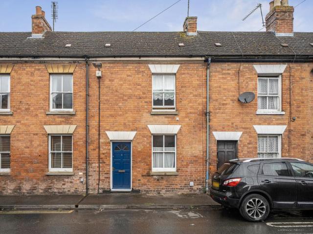 2 bedroom terraced house for sale
