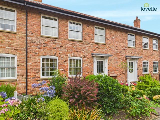 2 bedroom terraced house for sale