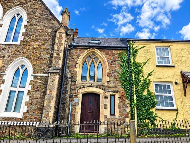 2 bedroom terraced house for sale