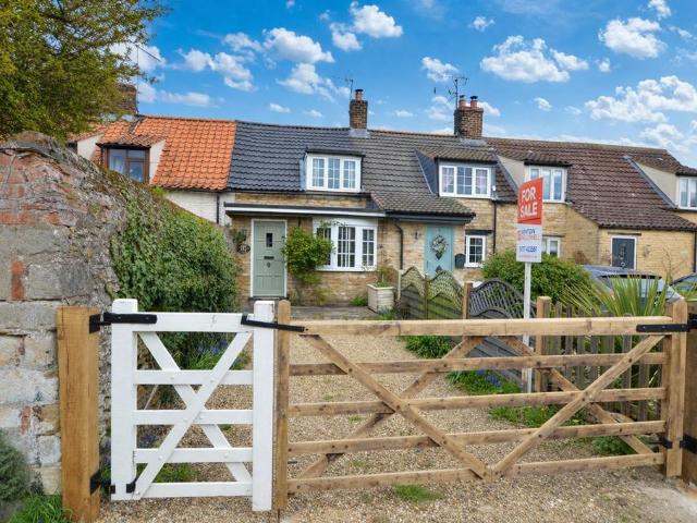 2 bedroom terraced house for sale