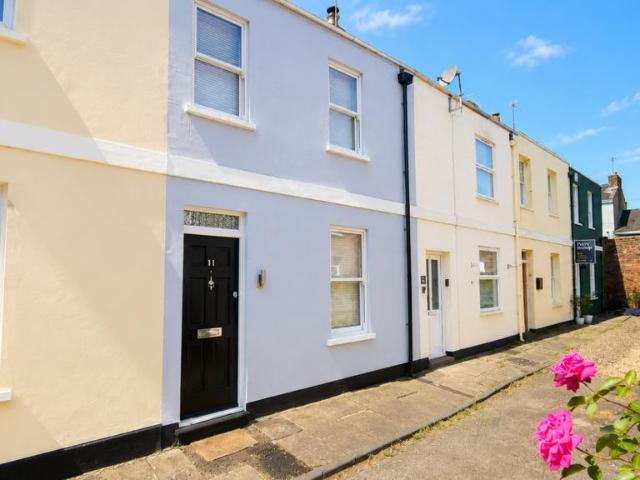 2 bedroom terraced house for sale