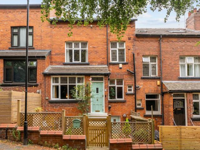 2 bedroom terraced house for sale