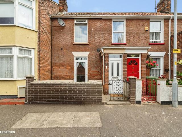 2 bedroom terraced house for sale