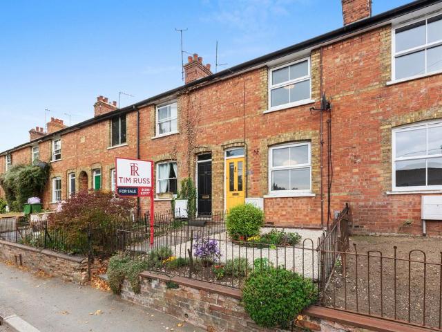 2 bedroom terraced house for sale