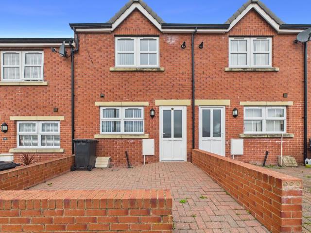 2 bedroom terraced house for sale