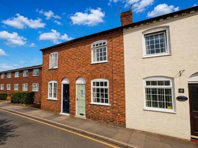 2 bedroom terraced house for sale