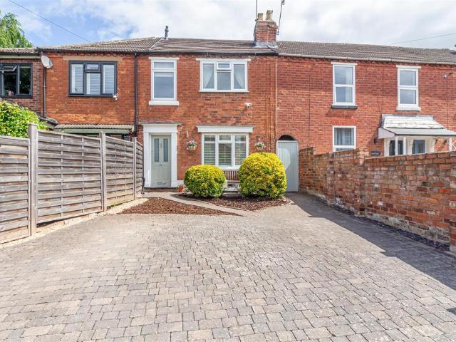 2 bedroom terraced house for sale