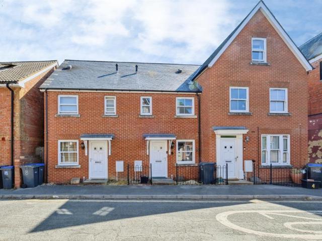 2 bedroom terraced house for sale