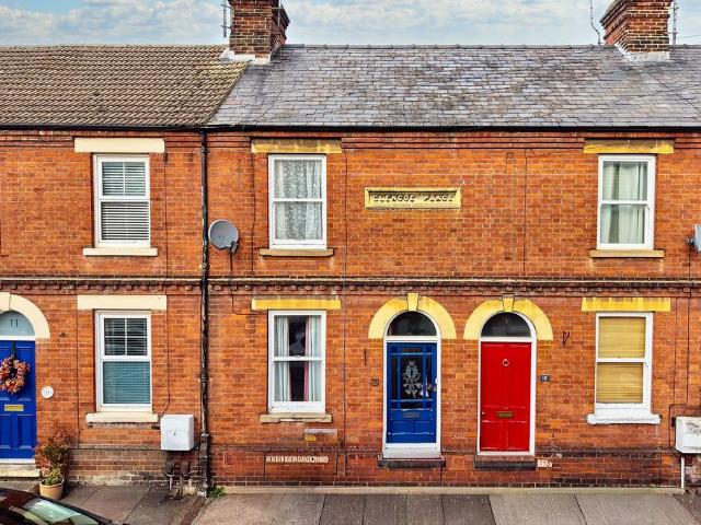 2 bedroom terraced house for sale