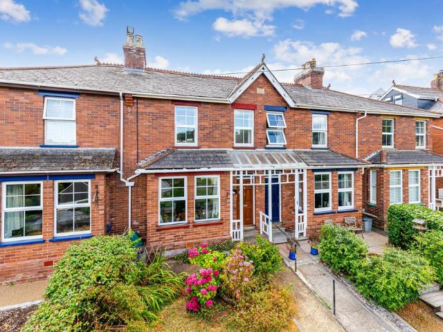 2 bedroom terraced house for sale