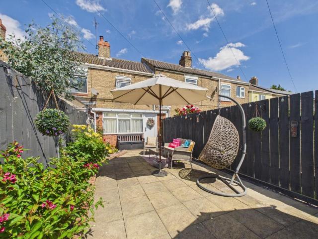 2 bedroom terraced house for sale
