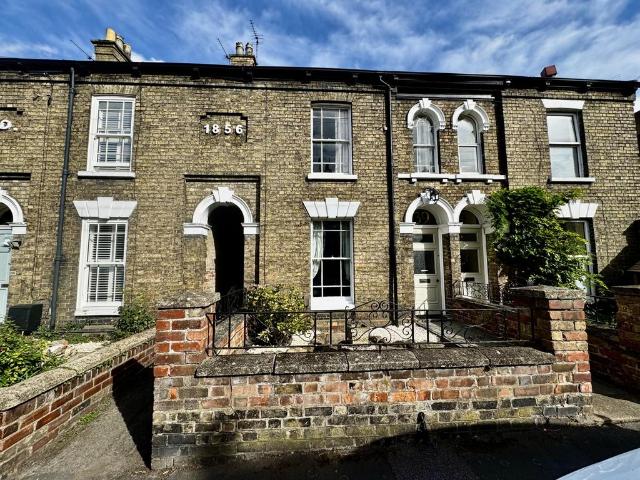 2 bedroom terraced house for sale