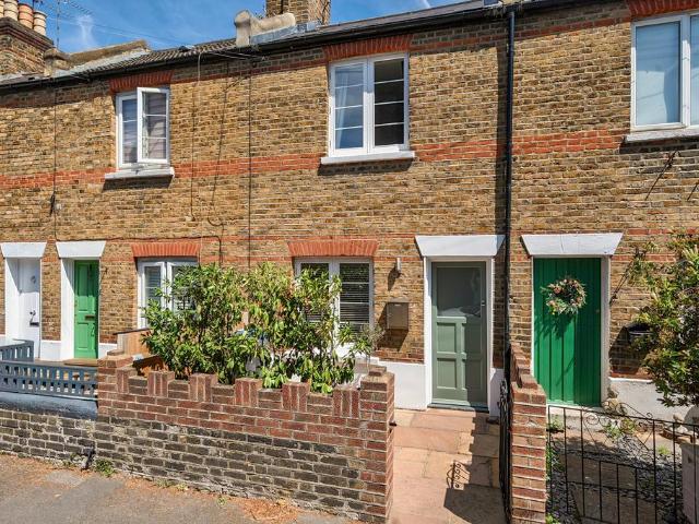 2 bedroom terraced house for sale