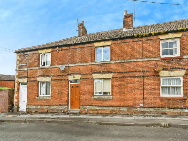 2 bedroom terraced house for sale