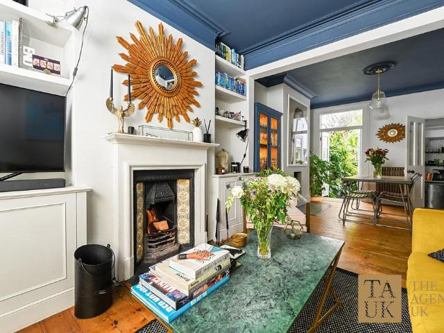 2 bedroom terraced house for sale