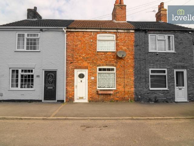 2 bedroom terraced house for sale