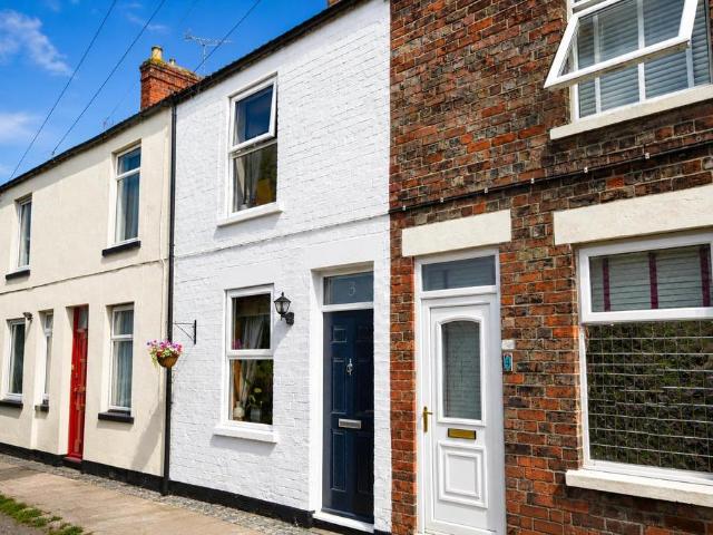 2 bedroom terraced house for sale