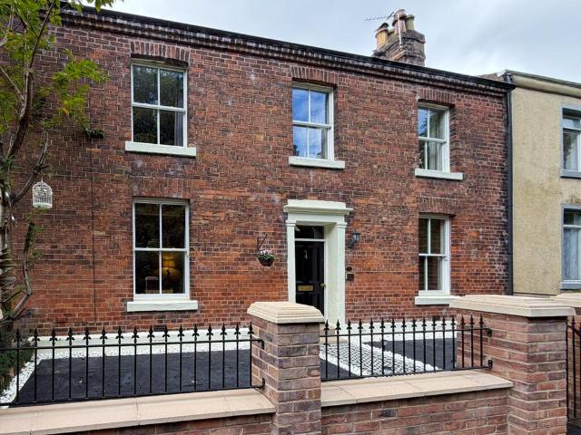 2 bedroom terraced house for sale