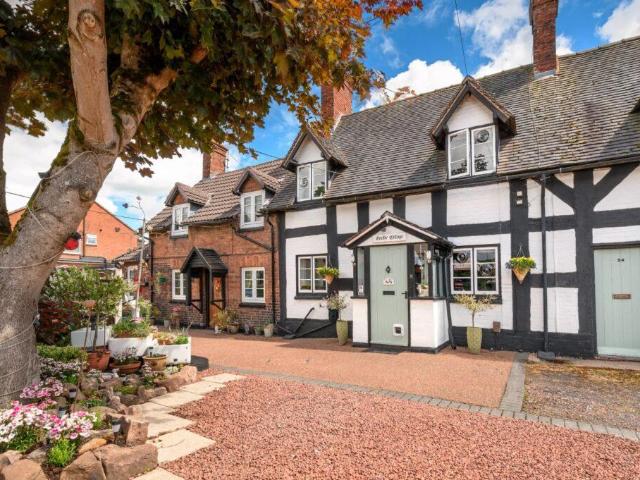 2 bedroom terraced house for sale