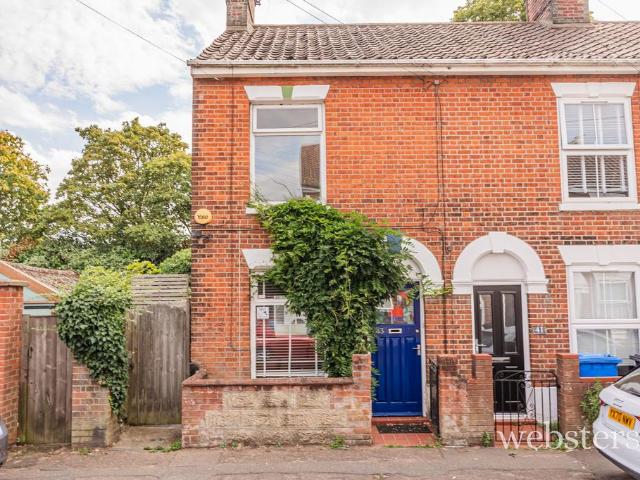 2 bedroom terraced house for sale