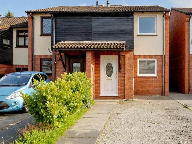 2 bedroom terraced house for sale