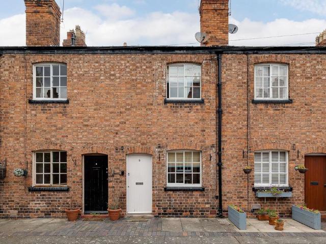 2 bedroom terraced house for sale