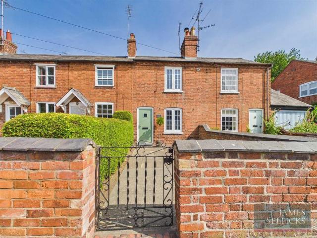 2 bedroom terraced house for sale