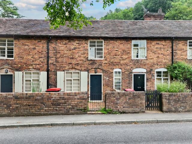 2 bedroom terraced house for sale