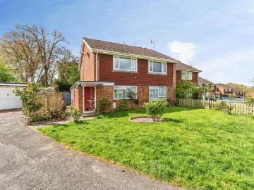 2 bedroom maisonette for sale